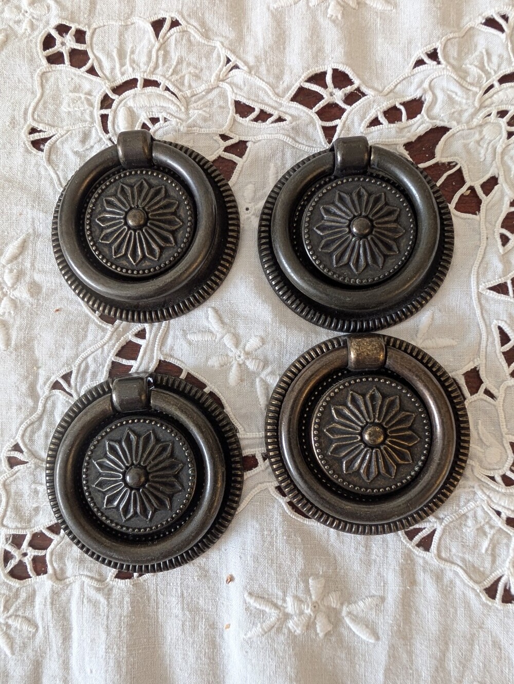 Antique-Style Round Fleur Drawer Pulls - Set of 4 - Bronze Tone